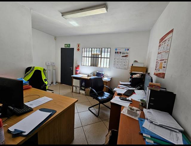 2,500M² WORKSHOP TO LET IN JET PARK
